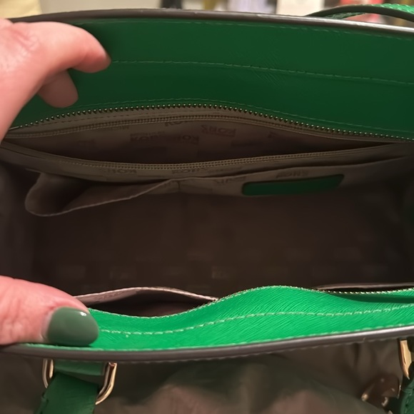 Authentic Michael Kors bright green handbag/satchel. - Picture 4 of 4